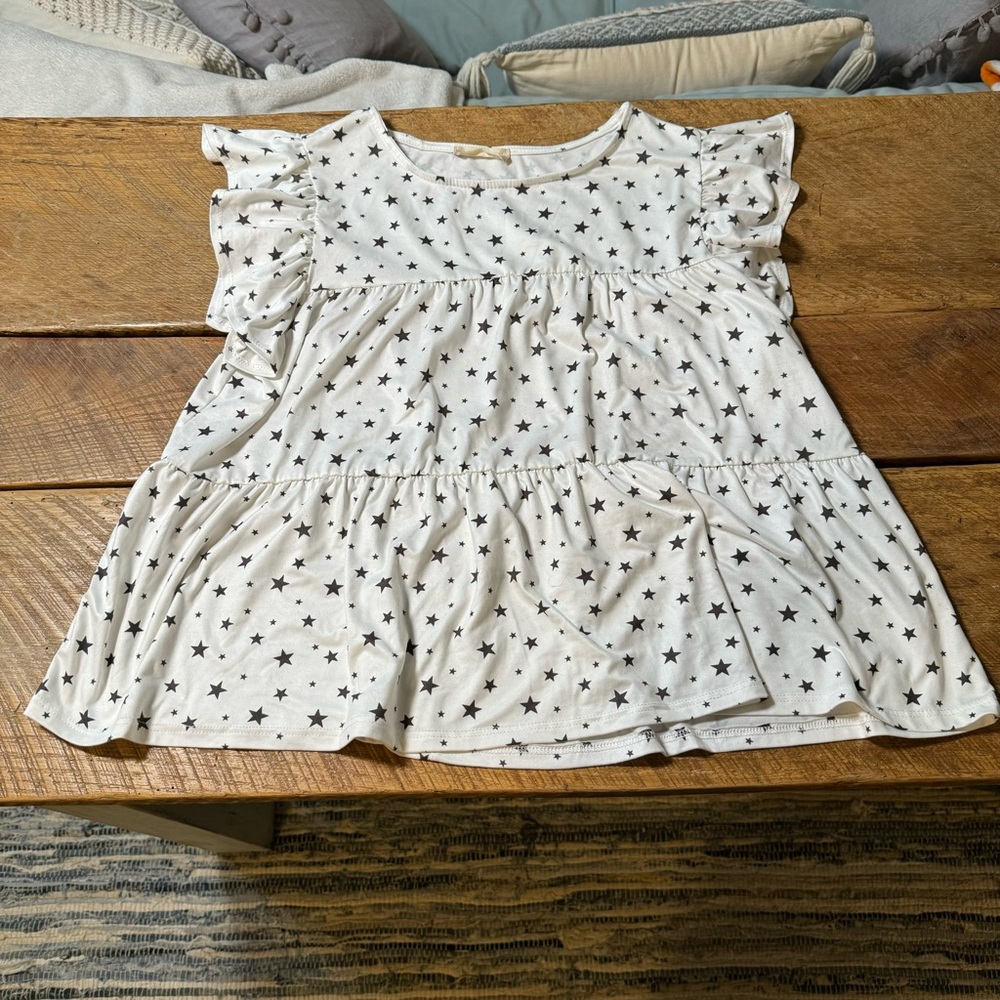Altar’d State super soft white baby doll top with navy blue stars, Size M. EUC.